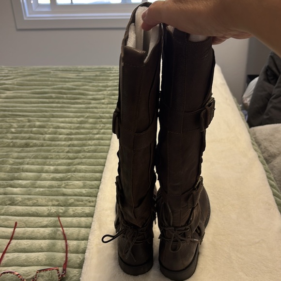 BOUTIQUE 9 BROWN BOOTS - Picture 2 of 7